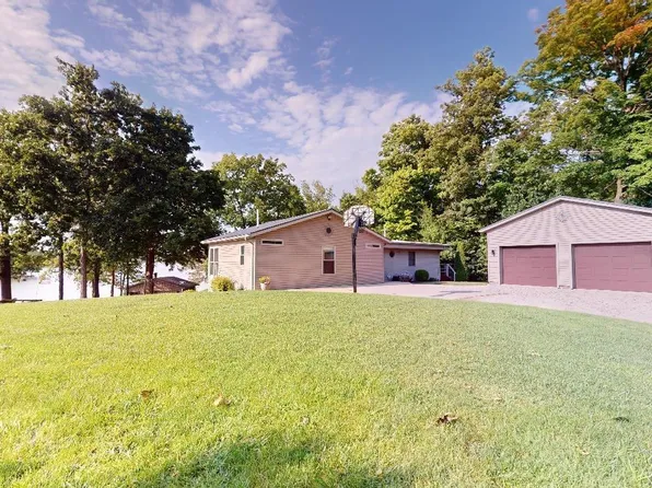 828 Wildwood Dr, Willard, OH 44890