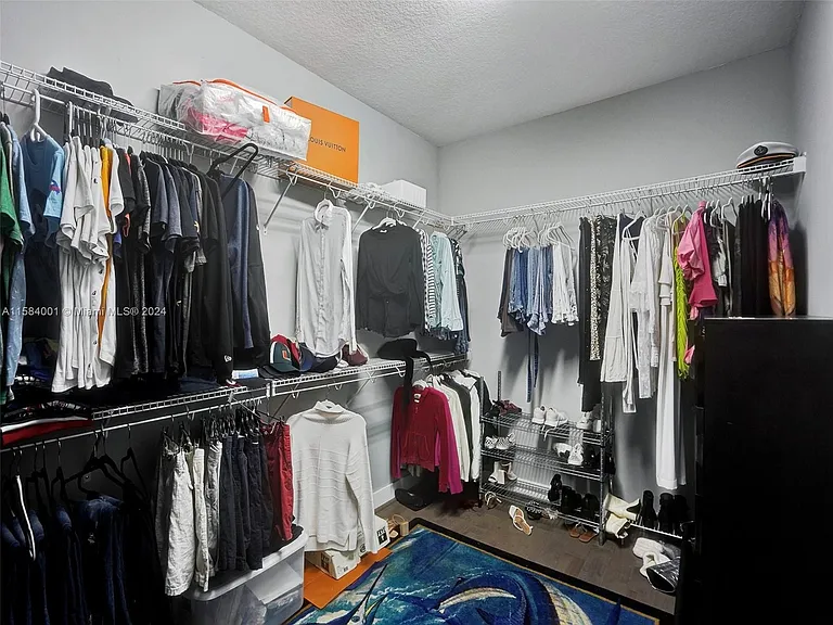 1236 SW 4th Ave — Photo 22