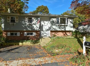 40 State Pl, Huntington, NY 11743