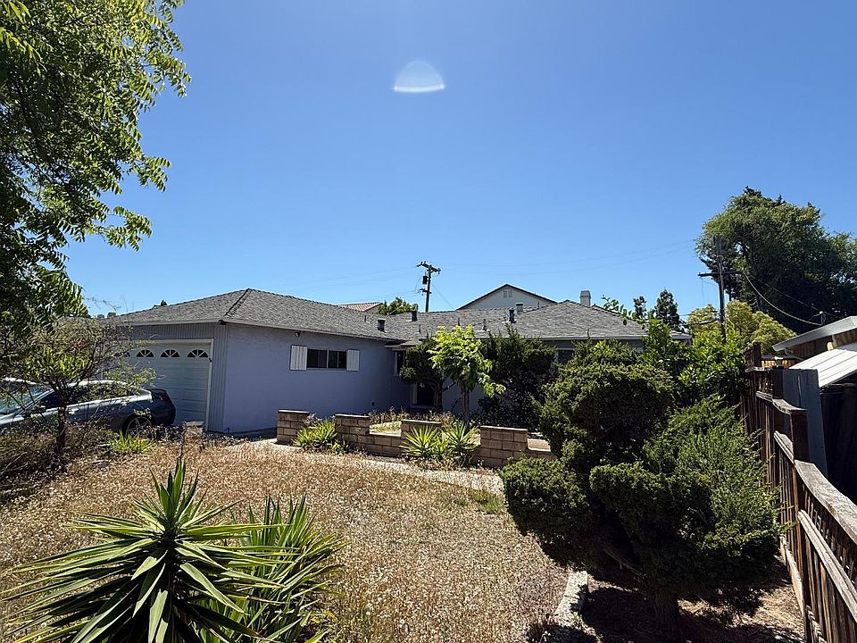 2nd image of 2947 Vivian Ln