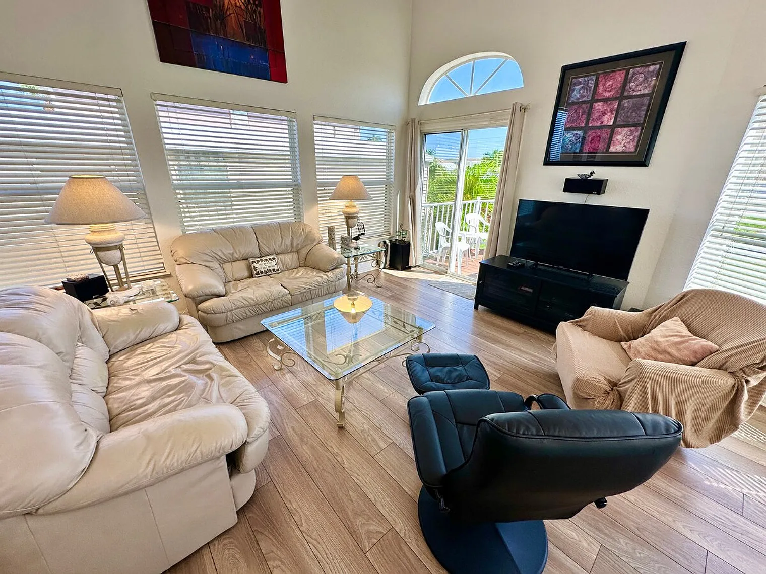 1 bed, 1.5 bath, $5,458 — Photo 2