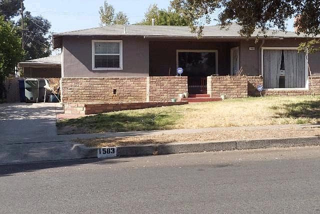 2nd image of 1583 N Thorne Ave