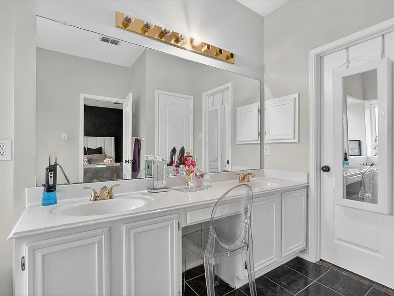 5825 Rockport Ln — Photo 18