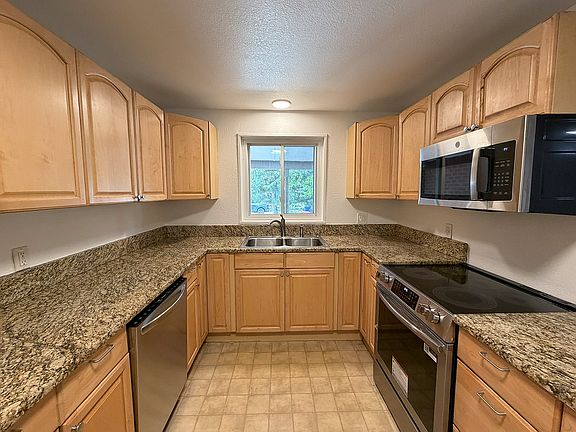 Lots of kitchen counter space, new stainless steel oven