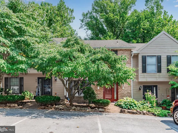 956 Innsbruck Dr, Hummelstown, PA 17036