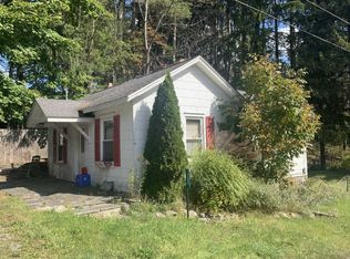 105 Robinson Ln, Cresco, PA 18326