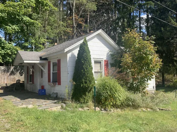 105 Robinson Ln, Cresco, PA 18326