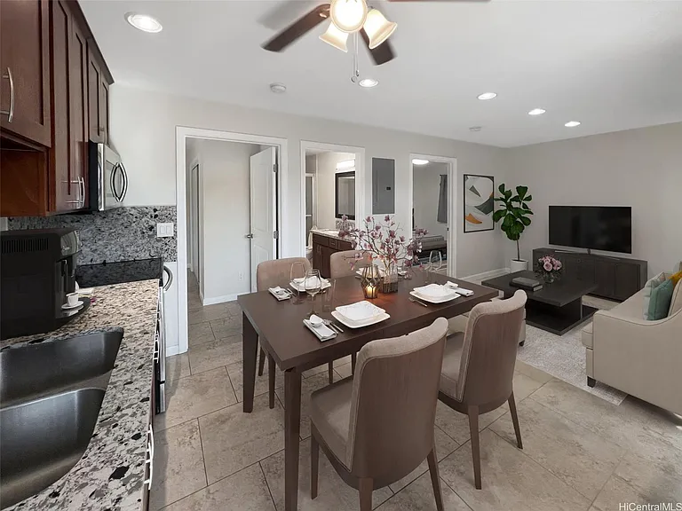 2137 Wilder Ave — Photo 2