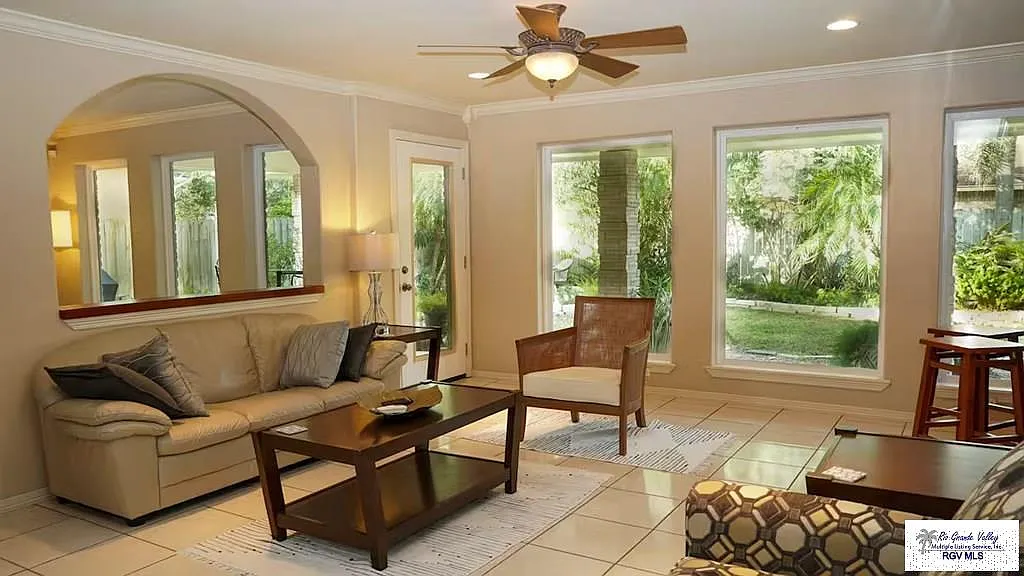 4 bed, 4.5 bath, 2474 sqft, $3,200 — Photo 2