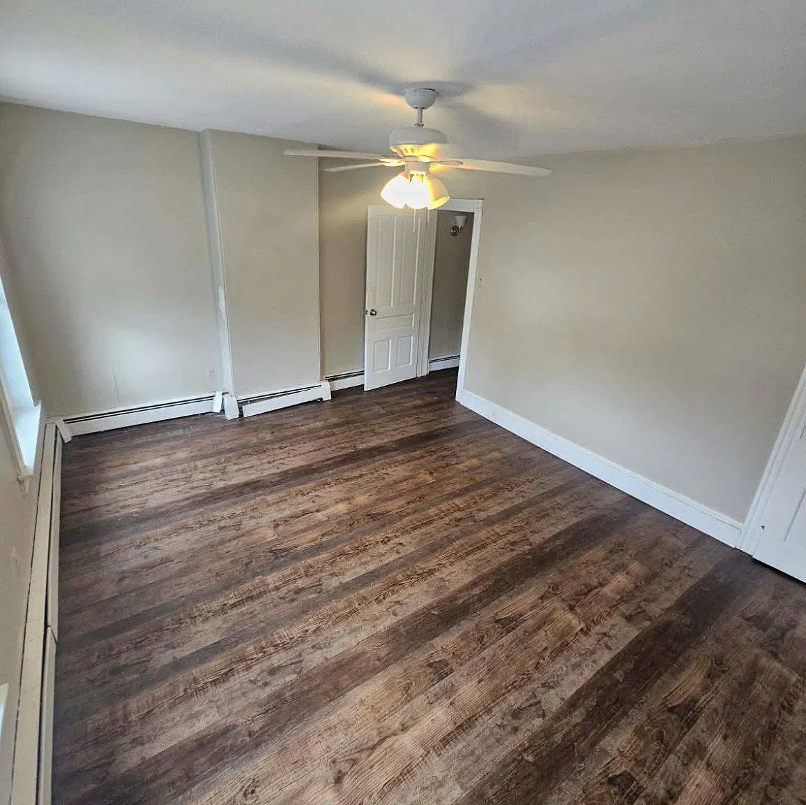 3 bed, 2.0 bath, 1050 sqft, $2,500 — Photo 2