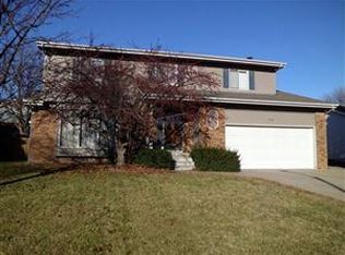 906 Iron Rd, Papillion, NE 68046