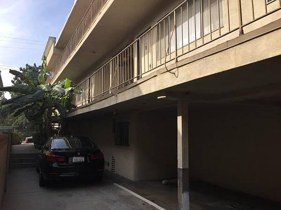 5th image of 1426 S Barrington Ave #4