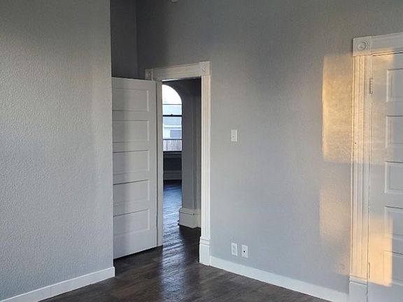 2nd image of 409 A Ave E