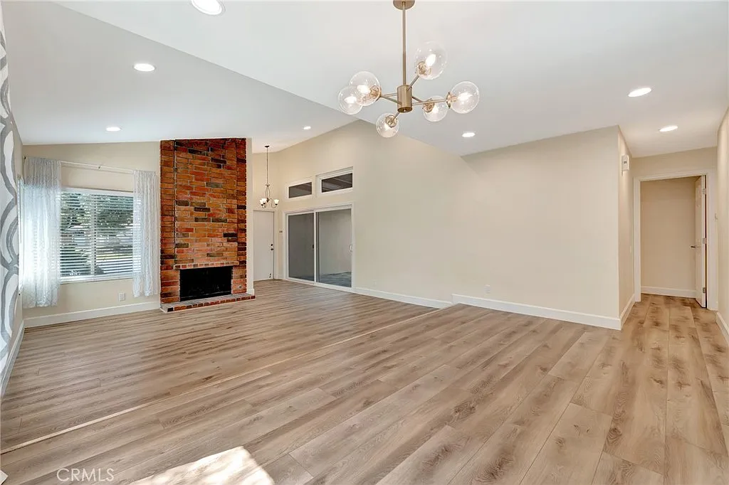 3 bed, 1502 sqft, $4,350 — Photo 4
