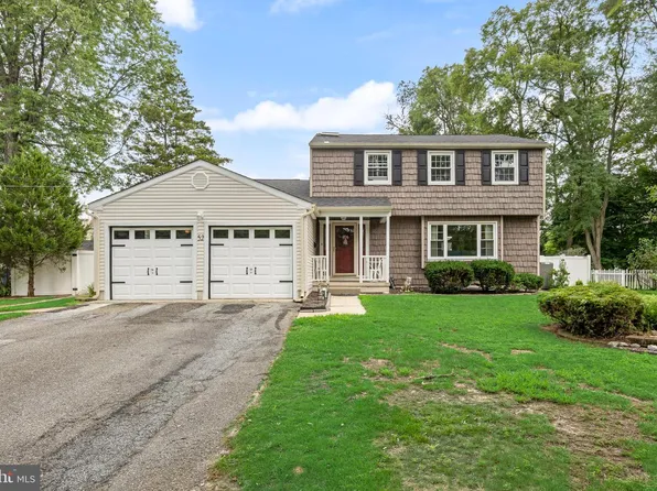 52 Sunset Dr, Mount Holly, NJ 08060