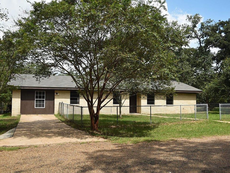 1st image of 102 Live Oak Ln