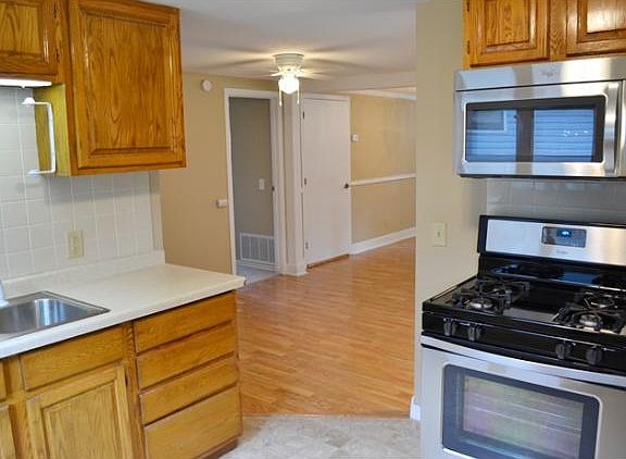 4th image of 1025 Lincoln Ave
