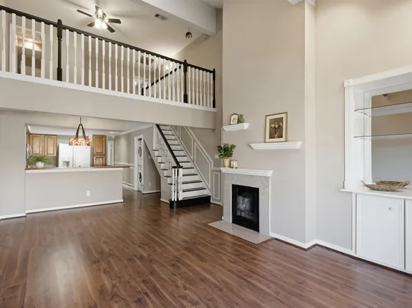 2425 Holly Hall St APT 100, Houston, TX 77054