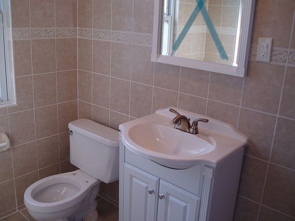 upstairs full bathroom