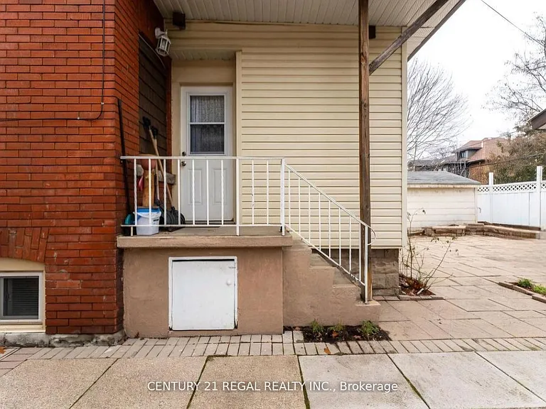 133 Eastbourne Ave #MAIN — Photo 5