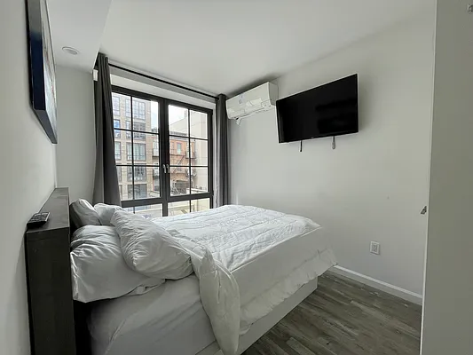 Rented by Avenues Real Estate | media 9