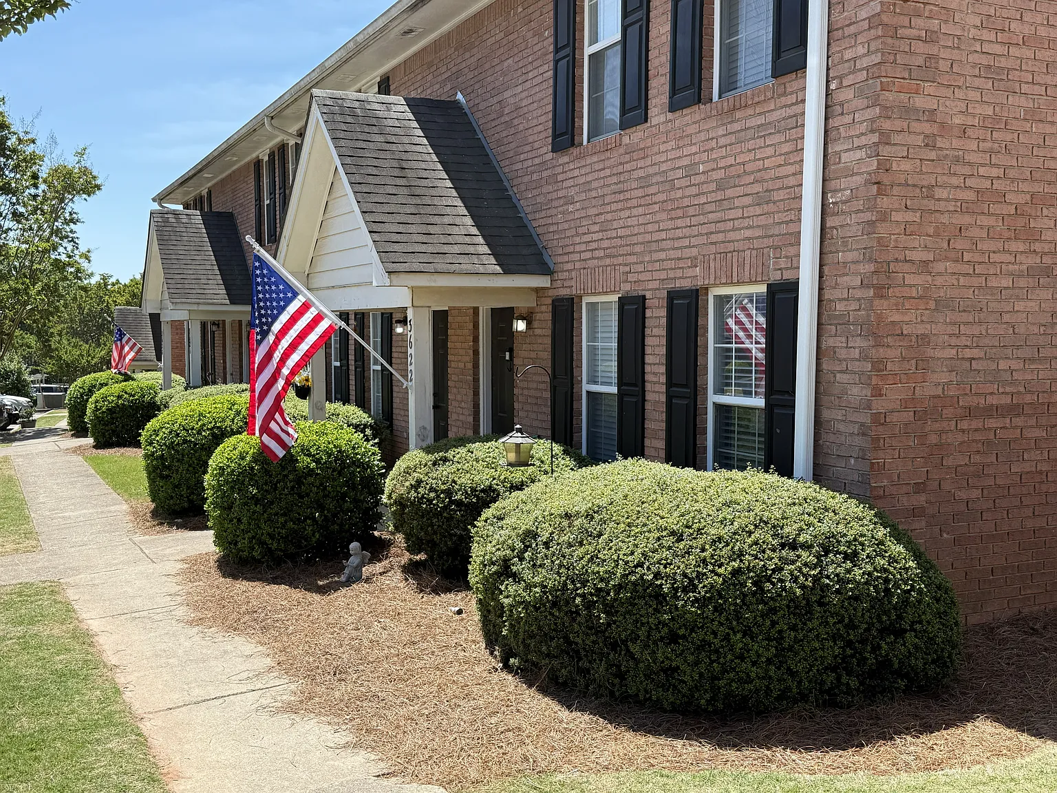 Cresthill Townhomes — Photo 1