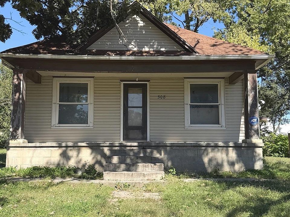 1st image of 308 E 11th St