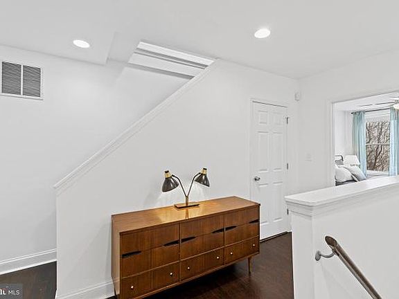 3rd image of 507 N Milton Ave