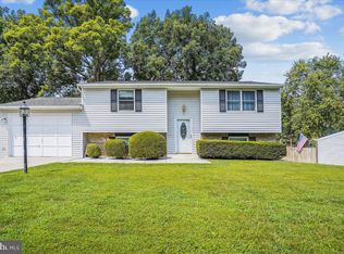 208 Spruce Ct, Sterling, VA 20164