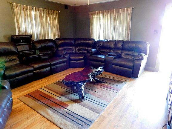 4th image of 421 W Avenue D