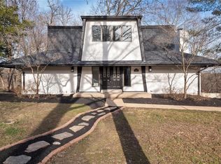12862 Whitehorse Ln, Saint Louis, MO 63131