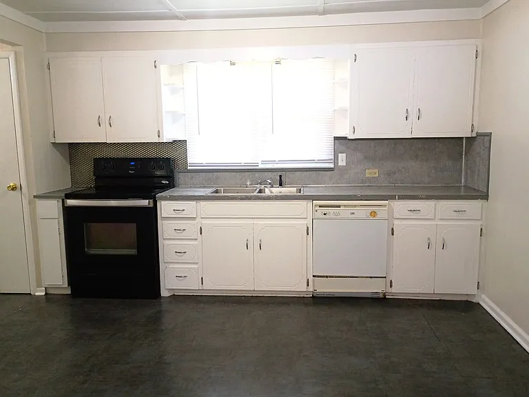814 Kennedy St — Photo 6