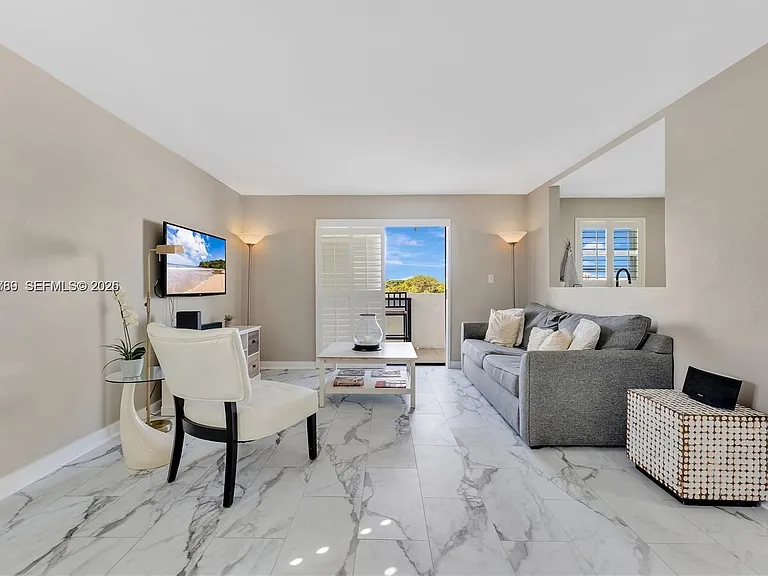 1418 Collins Ave #504 — Photo 1