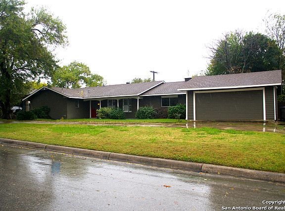 3rd image of 806 Northcrest Dr