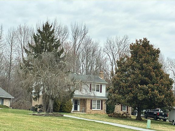3rd image of 72 Bristle Cone Dr