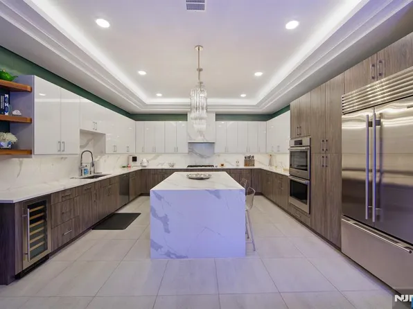 606 Undercliff Ave #1, Edgewater, NJ 07020