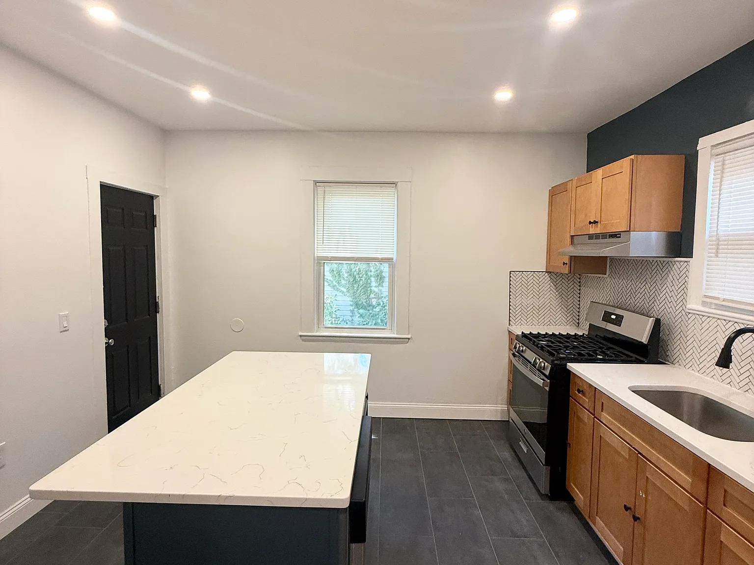 3 bed, $3,300 — Photo 2