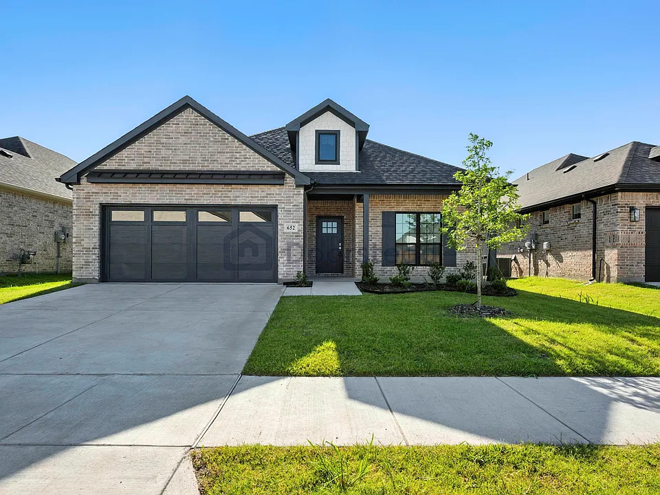 652 Parkside Dr