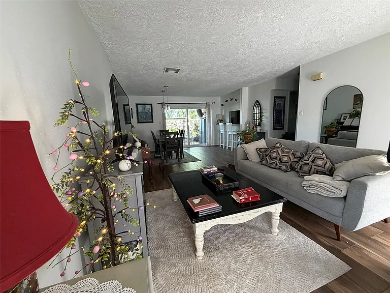 9519 Clanton St — Photo 5