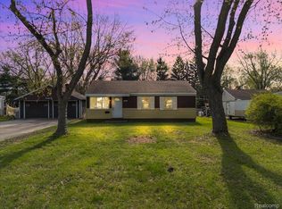 3402 Shaw Dr, Waterford, MI 48329