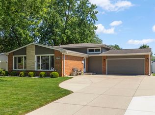 15W621 Diversey Ave, Elmhurst, IL 60126