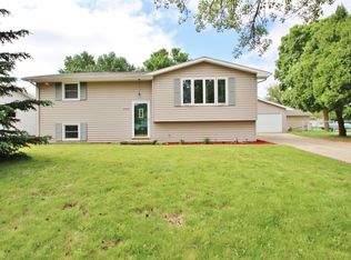 2448 Robinson Ave, Green Bay, WI 54311
