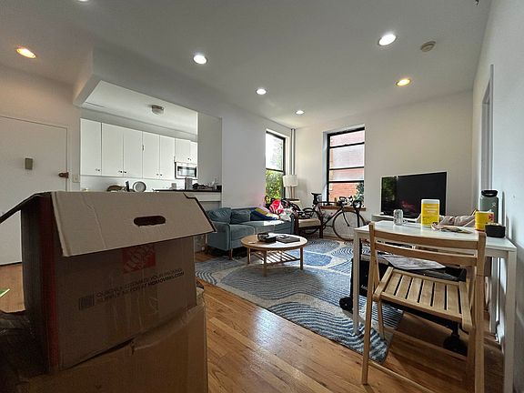 4th image of 286 E 2nd St APT 1C