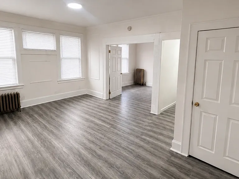 413-415 Lyons Ave #1 — Photo 2