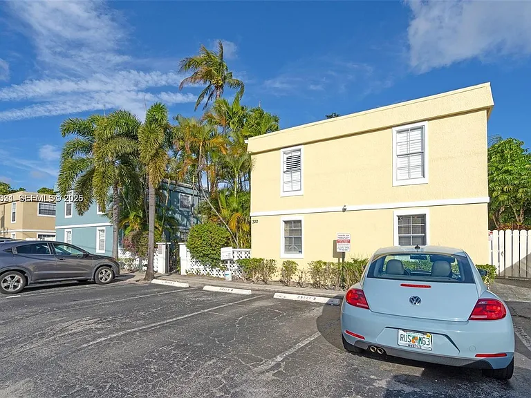 320 SE 10th Ave #D — Photo 11