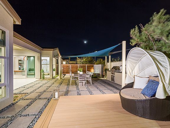 Plan 2X Model Home - Backyard