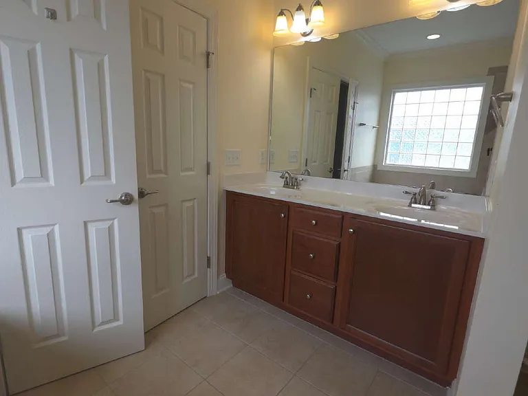 321 Gallery Dr #202 — Photo 36