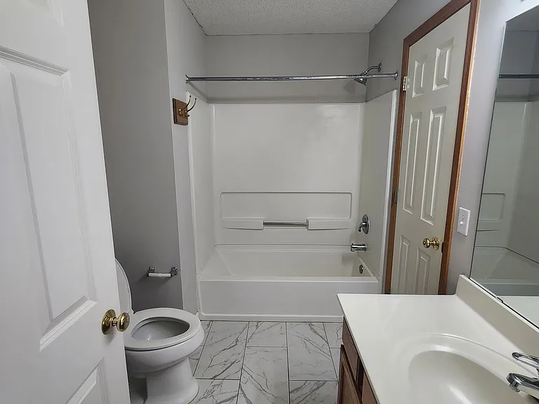 9476 Jewel Ln N — Photo 10