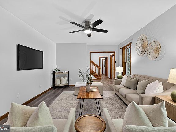 3rd image of 10 Brook Valley Ct