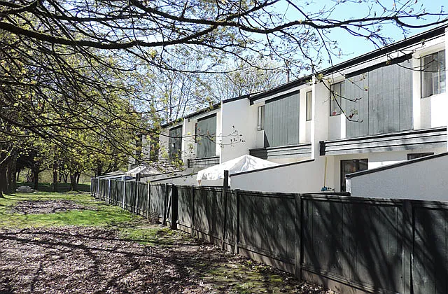 Riverside Gardens Townhouses — Photo 4